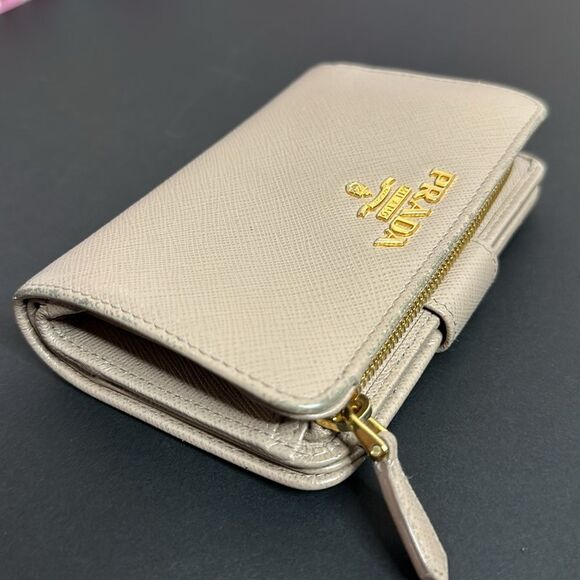 💯Authentic Prada Short Wallet🍀 - Picture 11 of 17